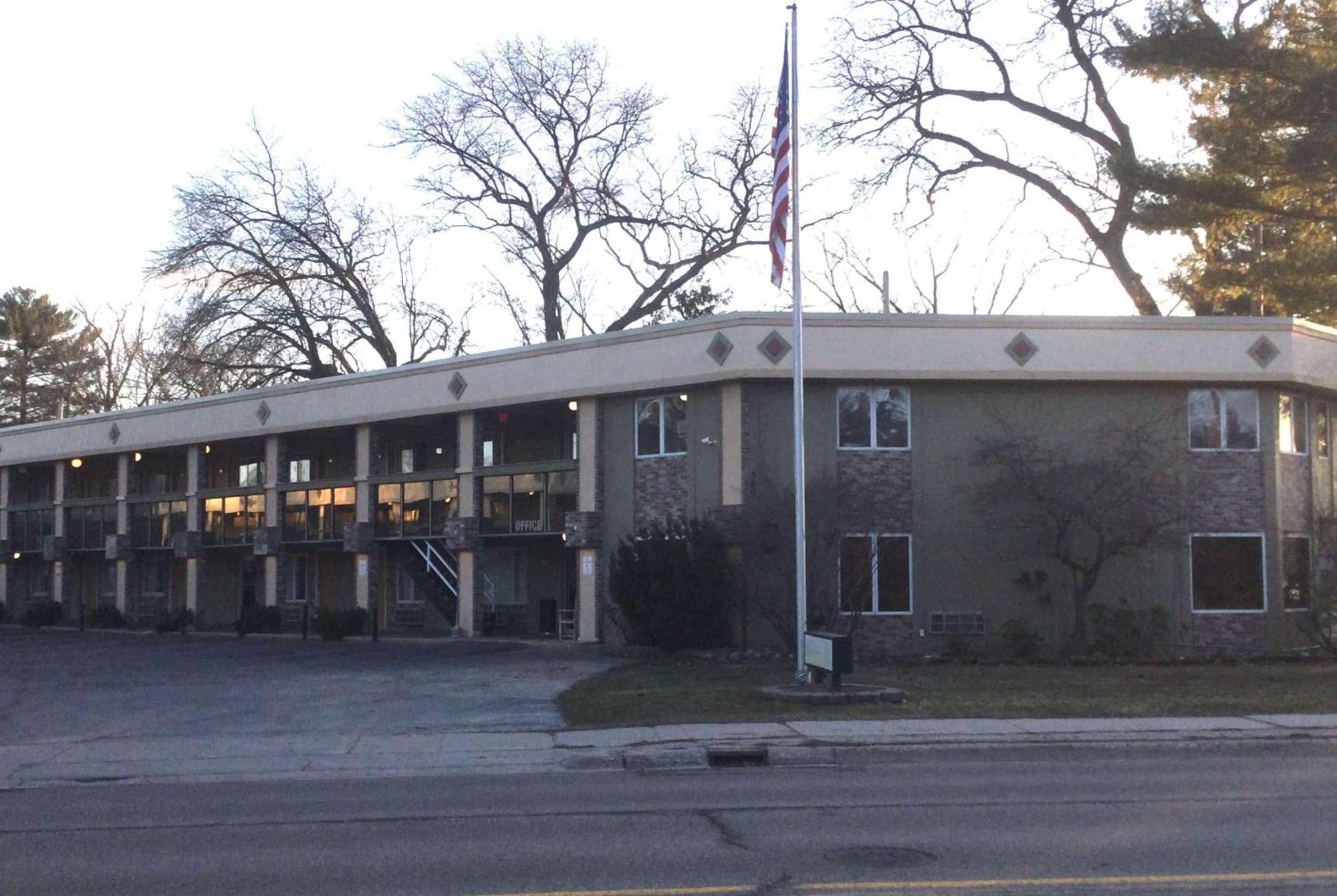 Super 8 By Wyndham Traverse City Exterior photo