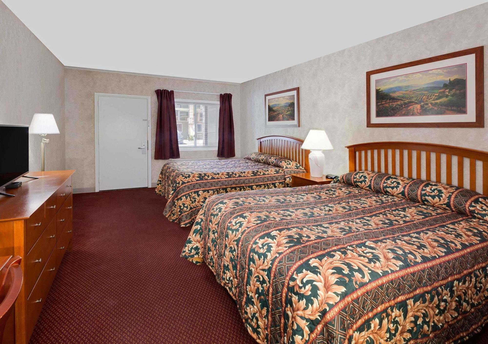 Super 8 By Wyndham Traverse City Exterior photo