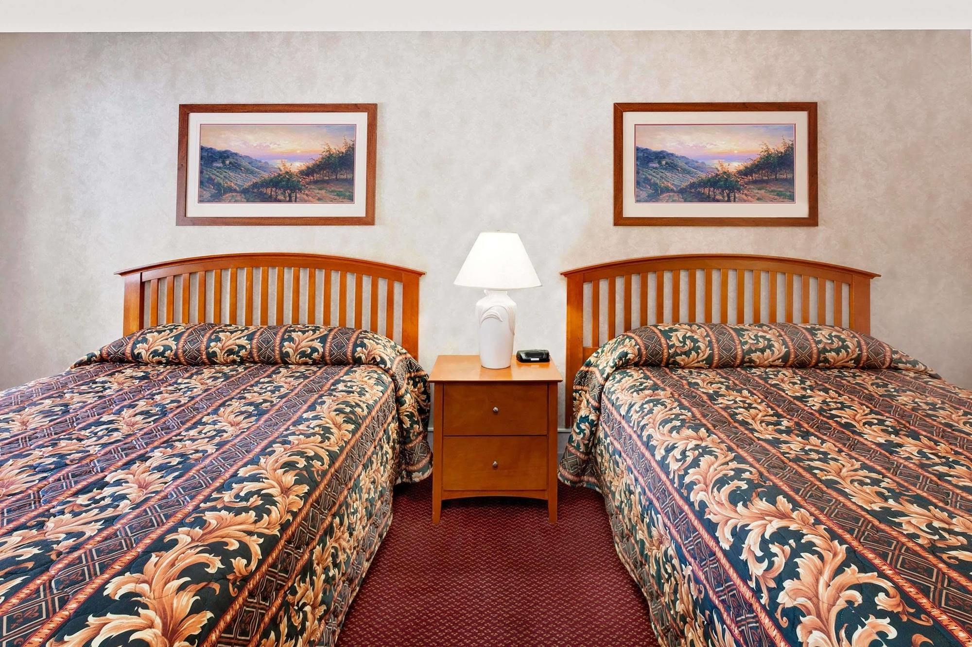 Super 8 By Wyndham Traverse City Exterior photo